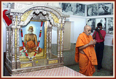 Doing pradakshina in Yogiji Maharaj's room