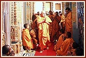 Swamishri humbly conveys his New Year's Jai Swaminarayan to all