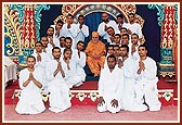 The sadhaks with Swamishri
