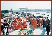 Swamishri is carried up the stairs of the Gadhada mandir 