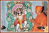 Swamishri performs murti pratishtha of the new murti of Hanumanji