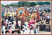 Youths pull the float carrying the murti of Shastriji Maharaj