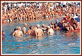 Senior sadhus bathe Swamishri 