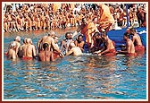 Senior sadhus bathe Swamishri 