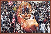 The Pigeon of Peace float bearing the murtis of Bhagwan Swaminarayan and Gunatitanand Swami
