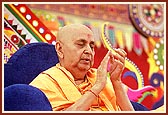 Swamishri absorbed in singing and clapping during the bhajan