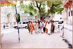 The Defence Minister in the precincts of Swaminarayan Mandir, Sarangpur