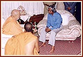 The President and Pramukh Swami Maharaj engaged in dialogue