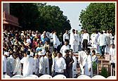 From 4.30 p.m. devotees and well wishers arrive for the condolence-prayer meeting at Akshardham 