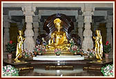 The murtis of Bhagwan Swaminarayan, Aksharbrahma Gunatitanand Swami and Gopalanand Swami in the main monument at Akshardham monument