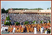 Views of the audience seated in the condolence assembly