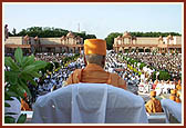 Views of the audience seated in the condolence assembly