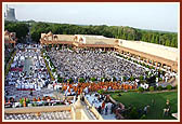 Views of the audience seated in the condolence assembly