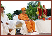 Swamishri blesses the condolence assembly