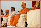 Swamishri blesses the condolence assembly