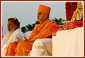 Swamishri blesses the condolence assembly