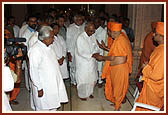 After the assembly Swamishri meets political leaders inside the main monument