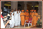 After the assembly Swamishri meets political leaders inside the main monument