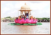 The lotus-shaped sinhasan constructed in the middle of the river.