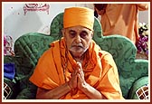 Swamishri offers prayers during the Chopada pujan ritual