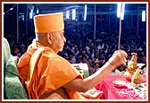 Swamishri engaged in Chopada pujan ritual