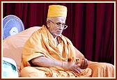 Pujya Balmukund Swami engaged in Chopada pujan rituals