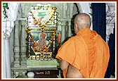Swamishri engaged in darshan at Akshar Deri