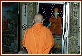 Swamishri engaged in darshan of Shastriji Maharaj in Akshar Deri