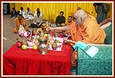 Padyam: Swamishri ceremoniously pours water on the deities