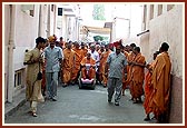 ... going towards Yogi Smruti Mandir