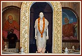 The murti of Yogiji Maharaj at Yogi Smruti Mandir 