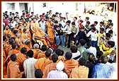Kishores dance in an exultant mood to please Swamishri on New Year's Day