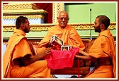 Pujya Doctor Swami inaugurates Amrutvani Samput 7 - an audio cassette publication of Pramukh Swami Maharaj's divine discourses