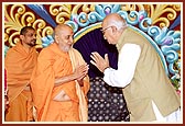 Swamishri blesses Deputy Prime Minister of India Shri Lal Krishna Advani 