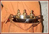 Abhishek performed on murtis of Shri Harikrishna Maharaj (Lalji)