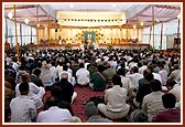 An assembly honoring all those who had contributed towards the mandir project