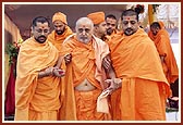 Swamishri leaves the stage after the diksha ceremony