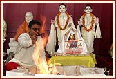 Devotees offer homa of ghee into the yagna kund