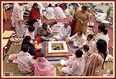 Devotees offer homa of ghee into the yagna kund