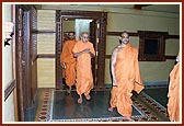  At 7.00 a.m. Swamishri comes out from his room, humbly bowing to all as he goes towards the Yagnapurush Smruti Mandir 