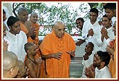 Swamishri converses with youths