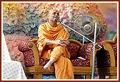 Pujya Viveksagar Swami elaborates upon the significance and glory of Pushpadolotsav