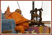 Swamishri performs pujan of Shri Harikrishna Maharaj with gulal and flowers