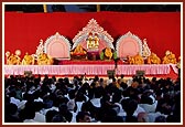 The decorative stage with Swamishri and senior sadhus