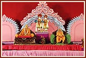 The decorative stage with Swamishri and senior sadhus
