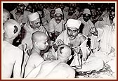 Pramukh Swami Maharaj gives sadhu diksha to youths, 1973