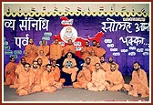 Group photo of Swamishir and the sadhus who tour in the various states