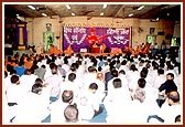 Devotees seated in the shibir listening to Swamishri's blessings