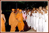 Swamishri arrives at IRMA, the shibir venue