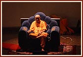 Swamishri views an audio-visual presentation